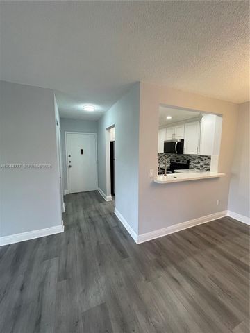 13685 NE 10th Ave 301, North Miami, FL 33161