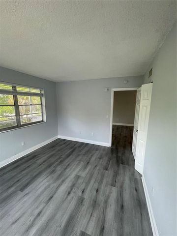 13685 NE 10th Ave 301, North Miami, FL 33161