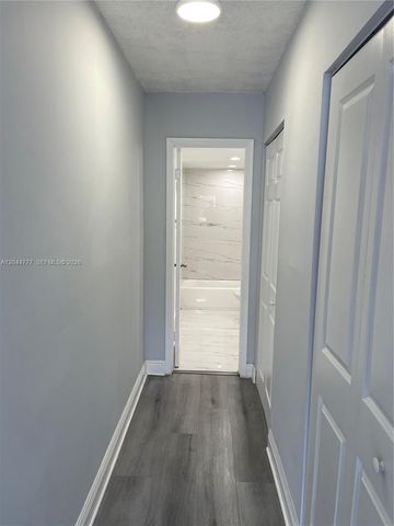 13685 NE 10th Ave 301, North Miami, FL 33161