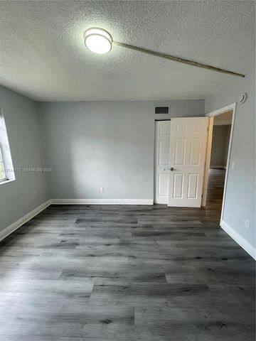 13685 NE 10th Ave 301, North Miami, FL 33161