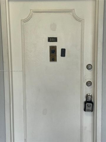 13685 NE 10th Ave 301, North Miami, FL 33161