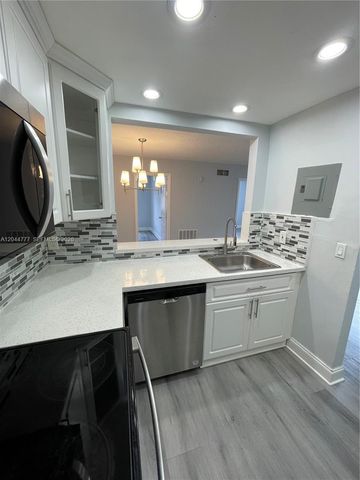 13685 NE 10th Ave 301, North Miami, FL 33161