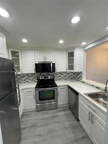 13685 NE 10th Ave 301, North Miami, FL 33161