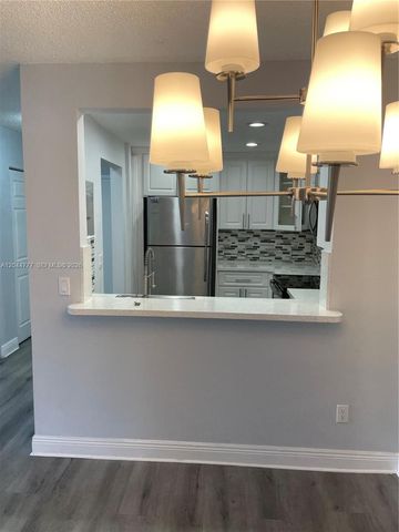 13685 NE 10th Ave 301, North Miami, FL 33161