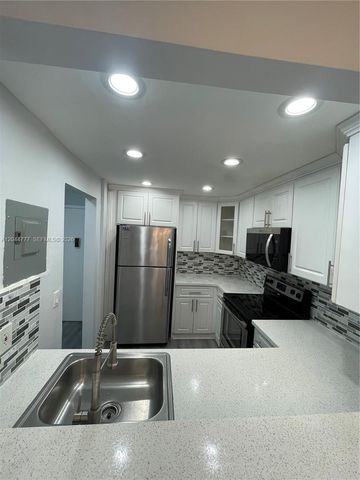 13685 NE 10th Ave 301, North Miami, FL 33161