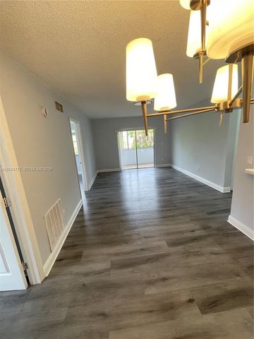13685 NE 10th Ave 301, North Miami, FL 33161
