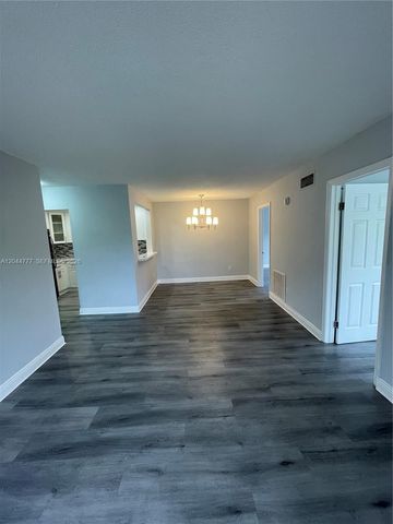 13685 NE 10th Ave 301, North Miami, FL 33161