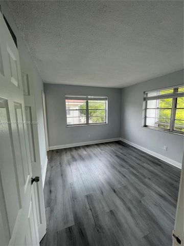 13685 NE 10th Ave 301, North Miami, FL 33161