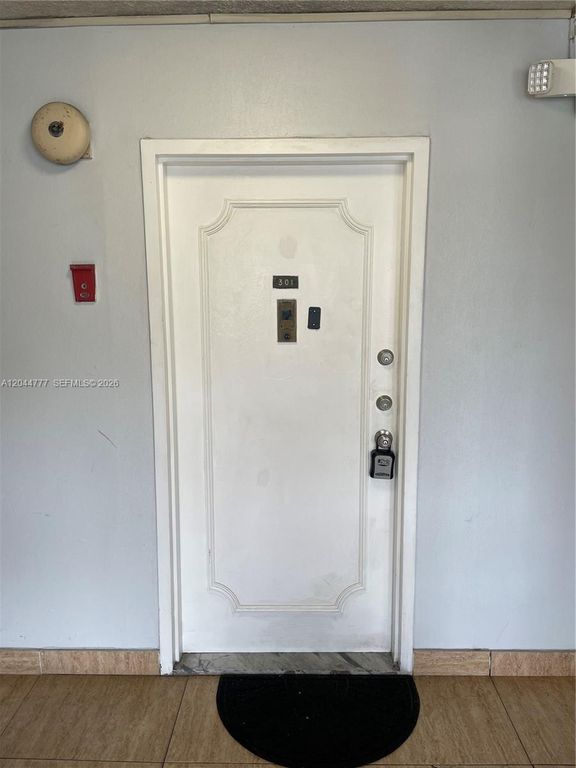13685 NE 10th Ave 301, North Miami, FL 33161