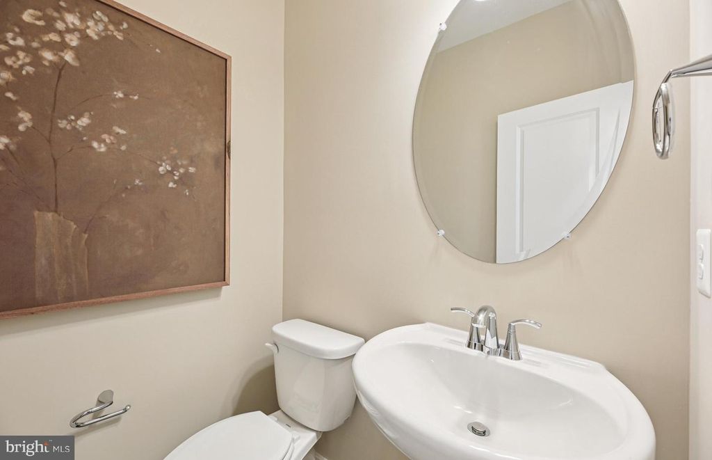 Image 11 of property listing at 1122 CRESTED WOOD DR, Laurel, MD 20724