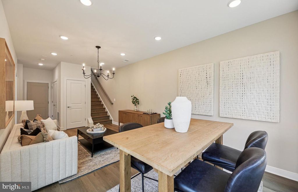 Image 2 of property listing at 1122 CRESTED WOOD DR, Laurel, MD 20724