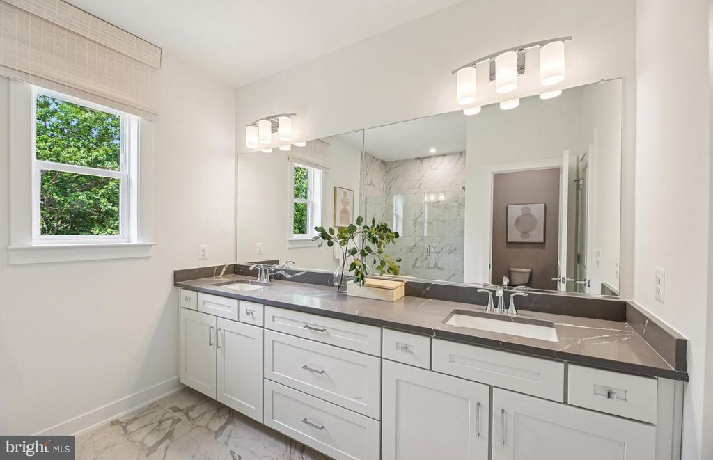 Image 19 of property listing at 1122 CRESTED WOOD DR, Laurel, MD 20724