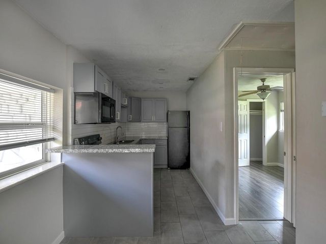 1947 Ojeman Road Road 5, Houston, TX 77080