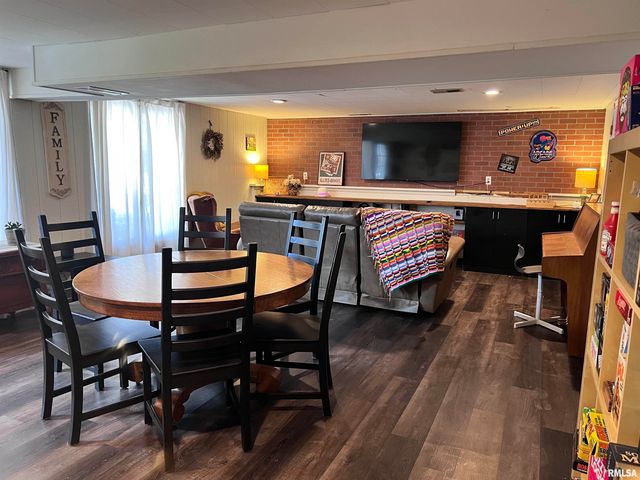 400 Massey Lane, Jacksonville, IL 62650