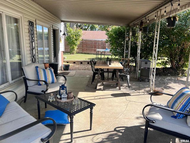 400 Massey Lane, Jacksonville, IL 62650