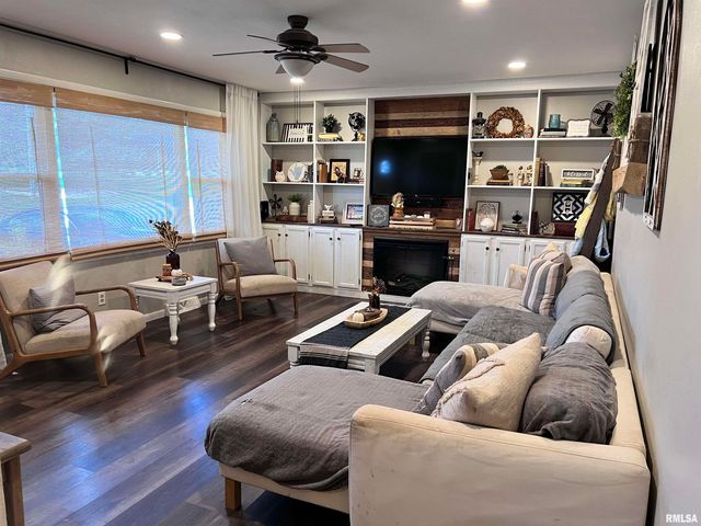 400 Massey Lane, Jacksonville, IL 62650