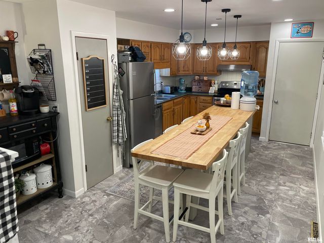 400 Massey Lane, Jacksonville, IL 62650