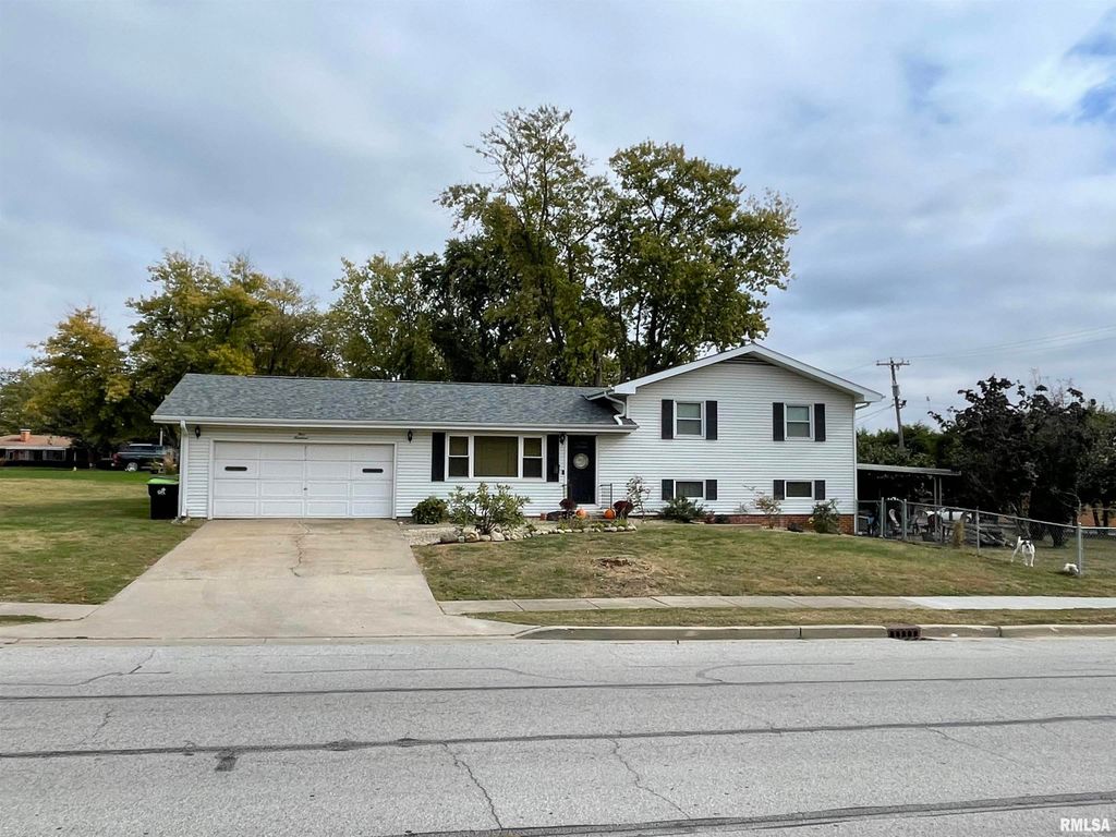400 Massey Lane, Jacksonville, IL 62650