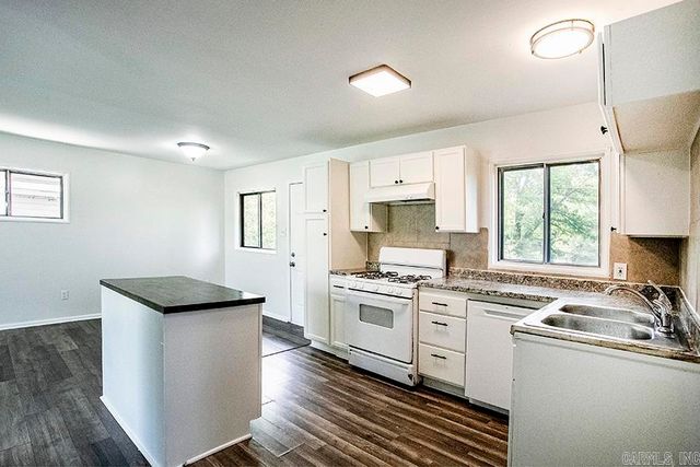 61 S Meadowcliff Drive, Little Rock, AR 72209