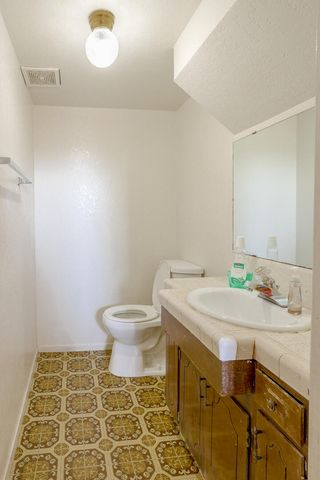 2046 E Laura Avenue, Visalia, CA 93292