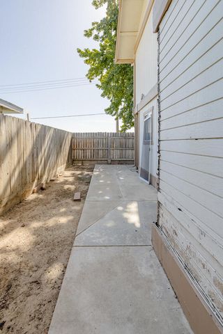 2046 E Laura Avenue, Visalia, CA 93292