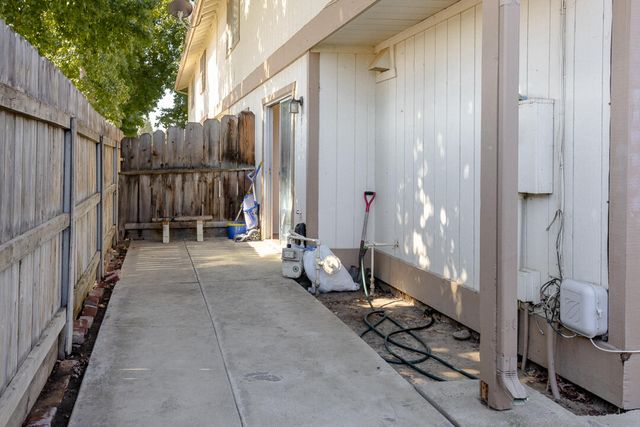 2046 E Laura Avenue, Visalia, CA 93292