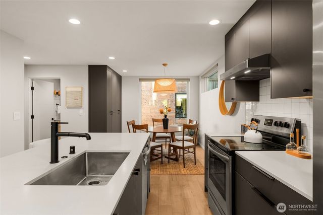 1105 Yakima Avenue S, Seattle, WA 98144