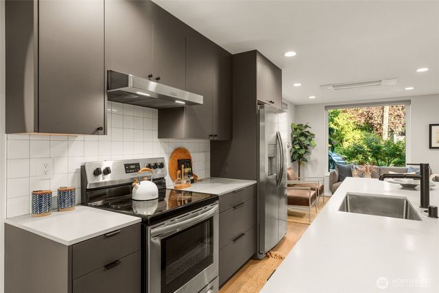 1105 Yakima Avenue S, Seattle, WA 98144