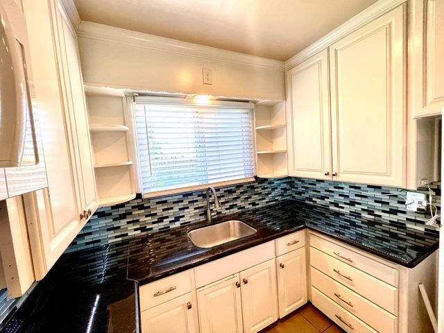 34 W Barrymore St, Stockton, CA 95204