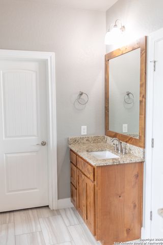 113 Ava Ridge, La Vernia, TX 78121