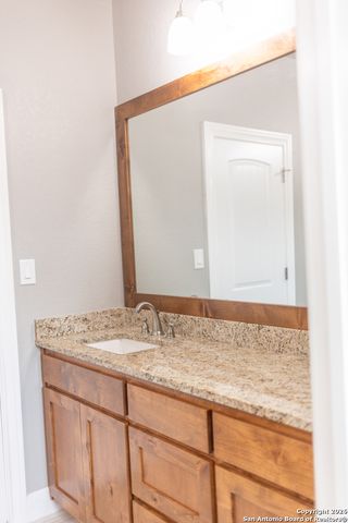 113 Ava Ridge, La Vernia, TX 78121