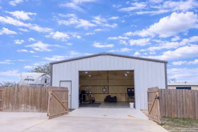 113 Ava Ridge, La Vernia, TX 78121