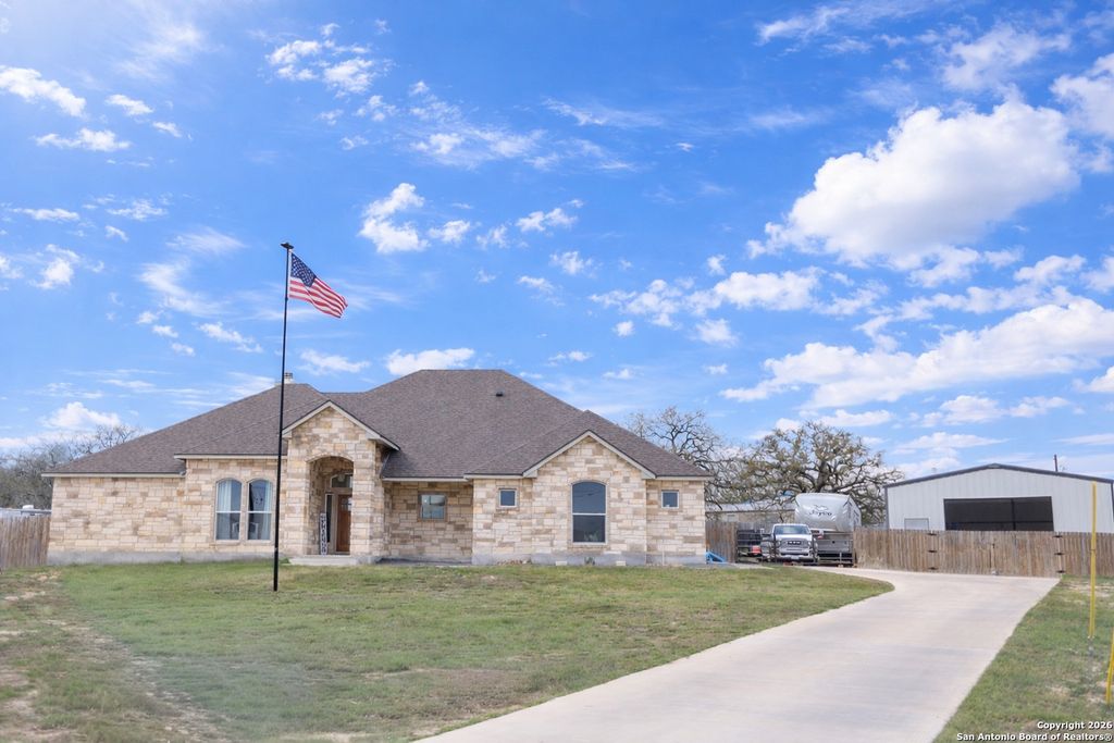 113 Ava Ridge, La Vernia, TX 78121