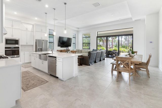 6980 SE HAVEN Lane, Stuart, FL 34997