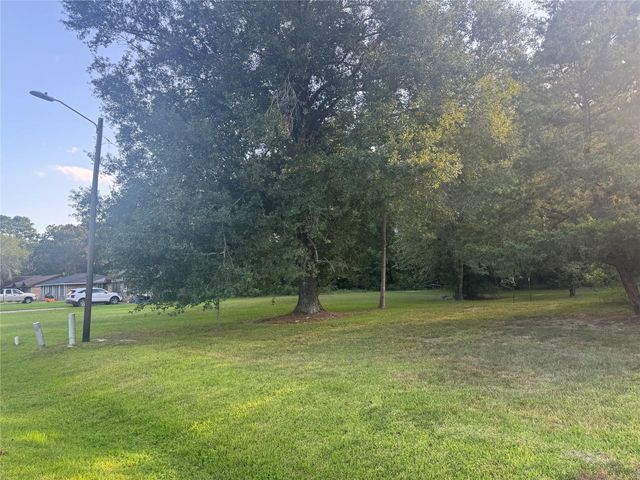 000 Crescent Boulevard, Cleveland, TX 77327