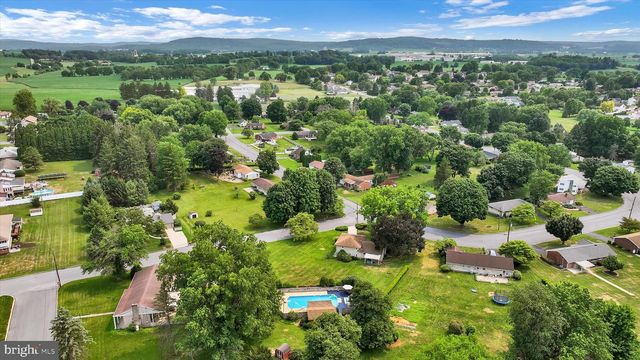 33 JAYANN DR, Lebanon, PA 17042