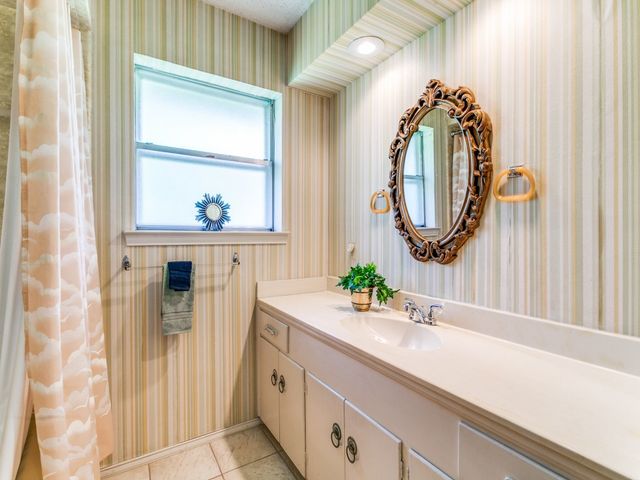 1132 N Irving Heights Drive, Irving, TX 75061