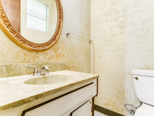 1132 N Irving Heights Drive, Irving, TX 75061