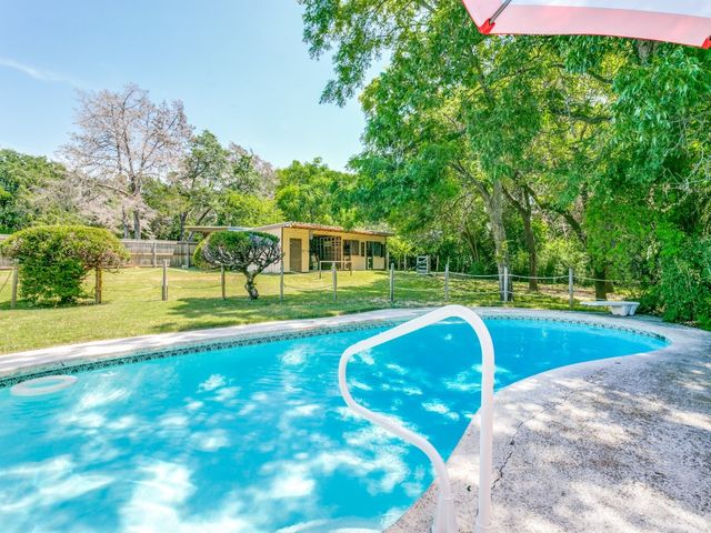 1132 N Irving Heights Drive, Irving, TX 75061