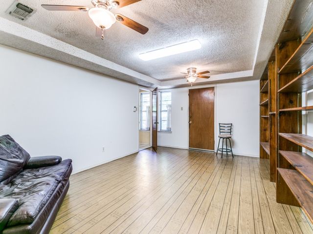 1132 N Irving Heights Drive, Irving, TX 75061