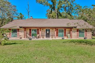 450 Piney Point Drive, Sour Lake, TX 77659