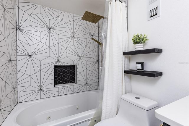 1913 WOODCREST DRIVE B, Winter Park, FL 32792