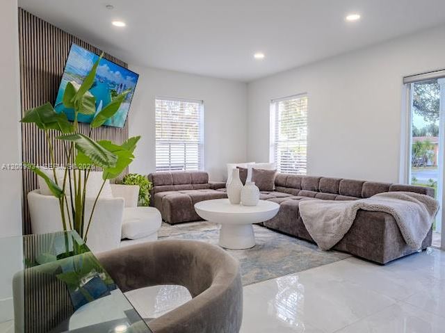 1435 Grant St, Hollywood, FL 33020