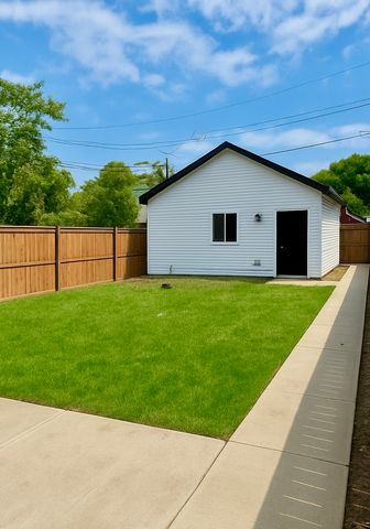 559 N Springfield Avenue, Chicago, IL 60624