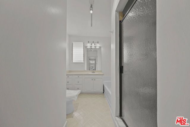 1323 N Olive Drive 39B, West Hollywood, CA 90069