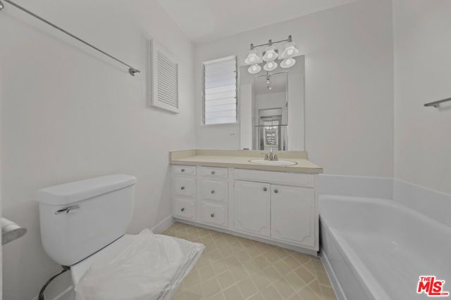 1323 N Olive Drive 39B, West Hollywood, CA 90069