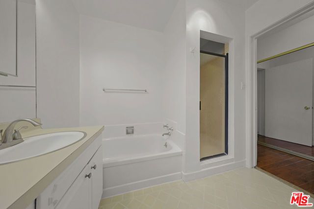 1323 N Olive Drive 39B, West Hollywood, CA 90069