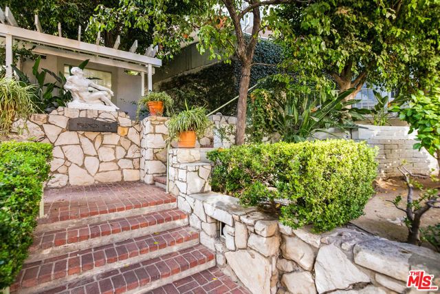 1323 N Olive Drive 39B, West Hollywood, CA 90069