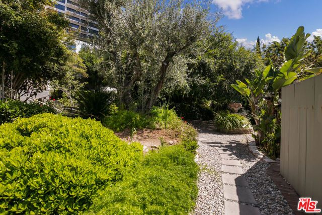 1323 N Olive Drive 39B, West Hollywood, CA 90069