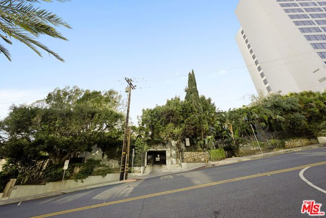 1323 N Olive Drive 39B, West Hollywood, CA 90069